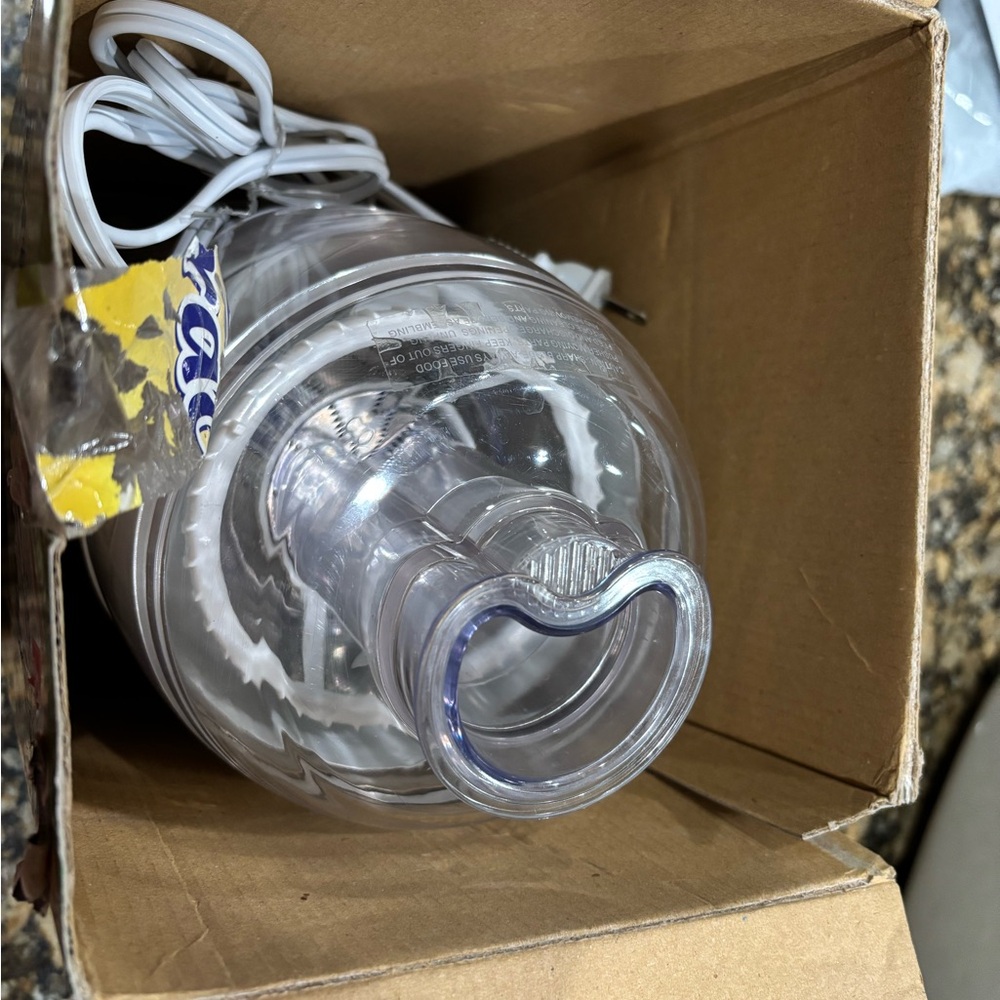 Like New Mini Juice Extractor - Picture 7 of 11